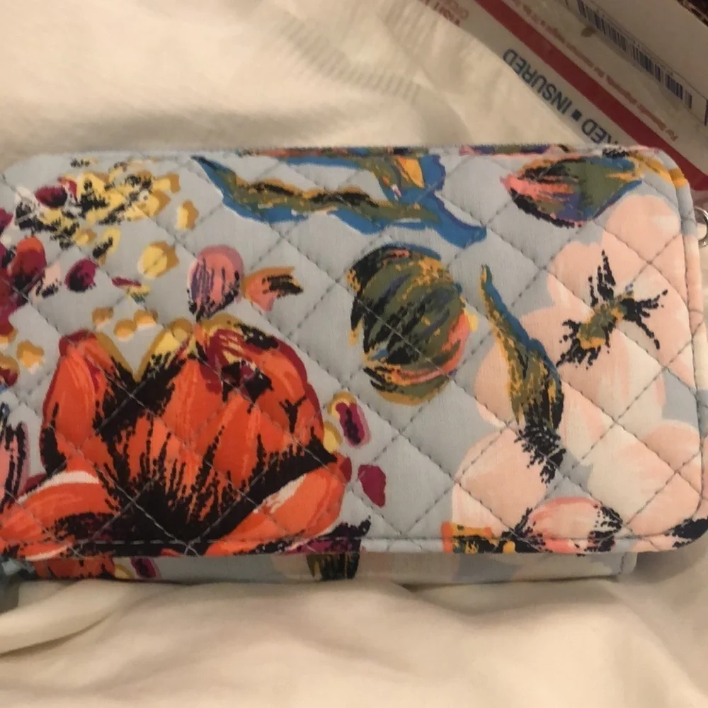 VERA BRADLEY RFID ALL IN ONE SEA AIR FLORAL WRISTLET CROSSBODY BAG NWT